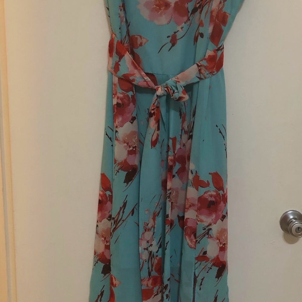 Chic Floral Maxi Dress in Teal - Picture 2 of 3